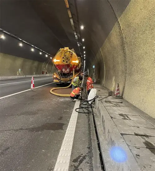 左权隧道排水渠清淤